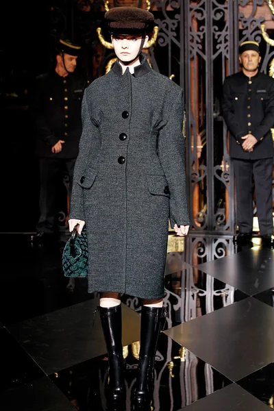 Look 19